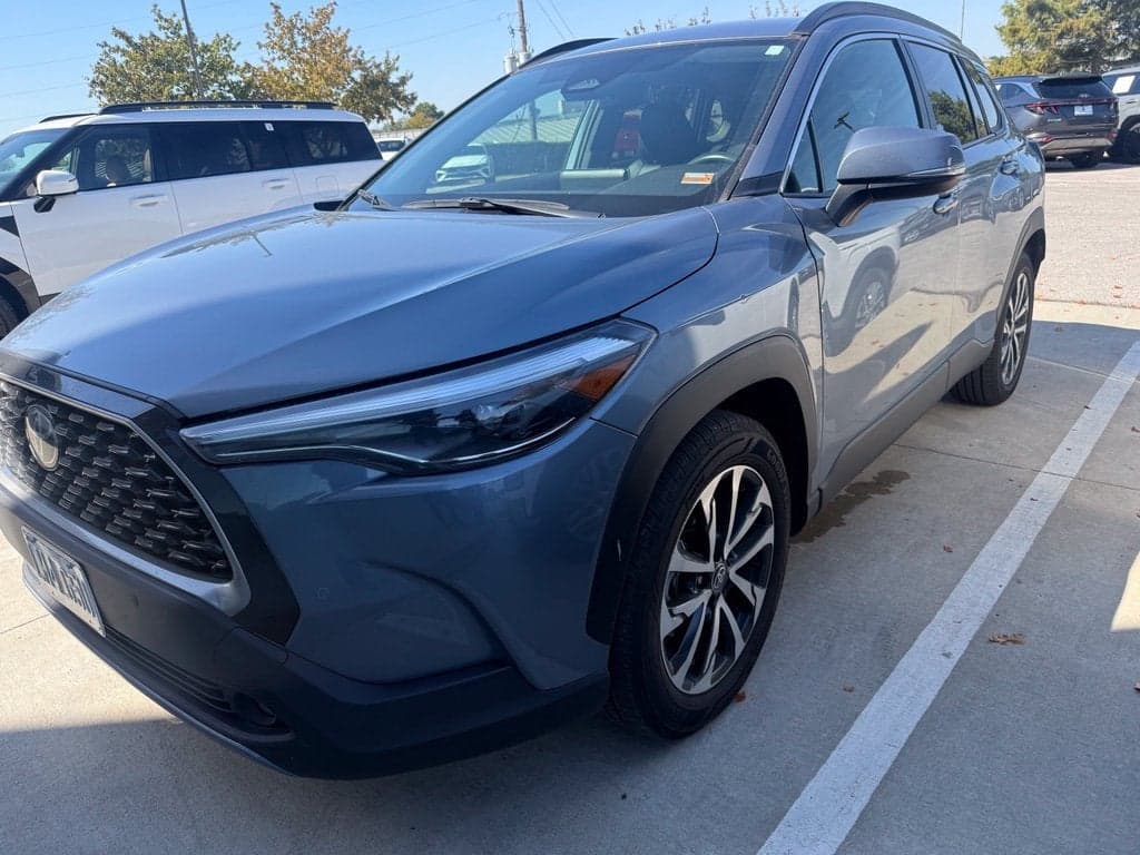 2024 Toyota Corolla Cross XLE — photo 1 of 5