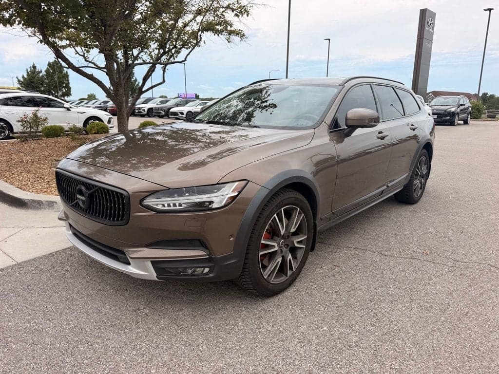 2017 Volvo V90 Cross Country Base — photo 1 of 16