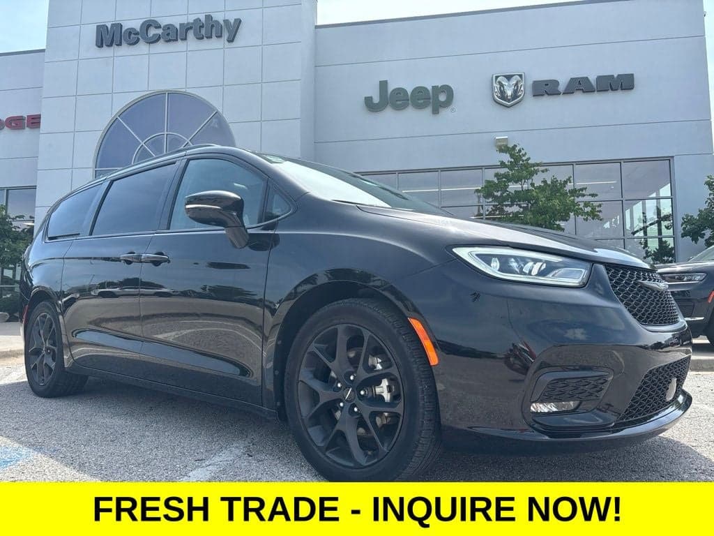 2025 Chrysler Pacifica Limited — photo 1 of 46