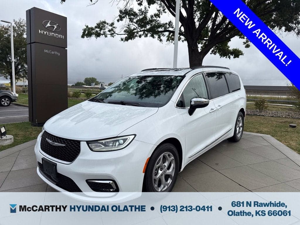 2023 Chrysler Pacifica Limited — photo 1 of 14