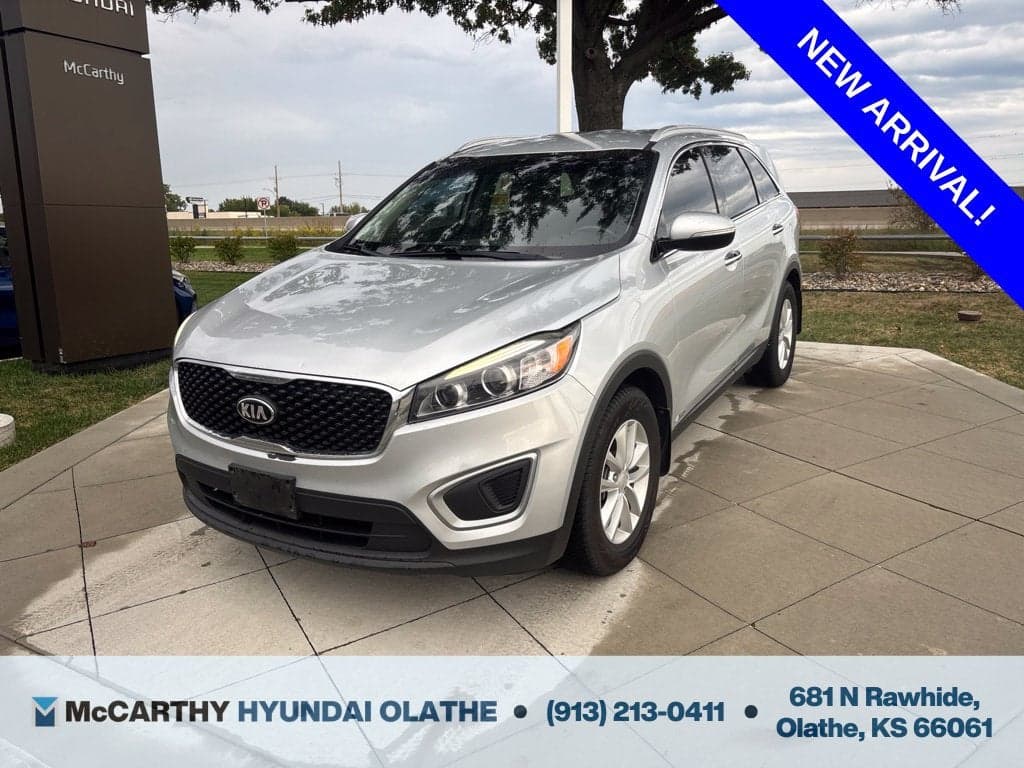 2017 Kia Sorento LX — photo 1 of 12