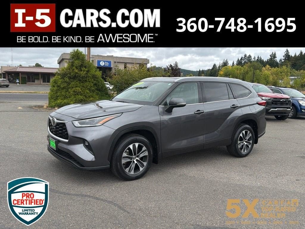 2021 Toyota Highlander XLE — photo 1 of 7