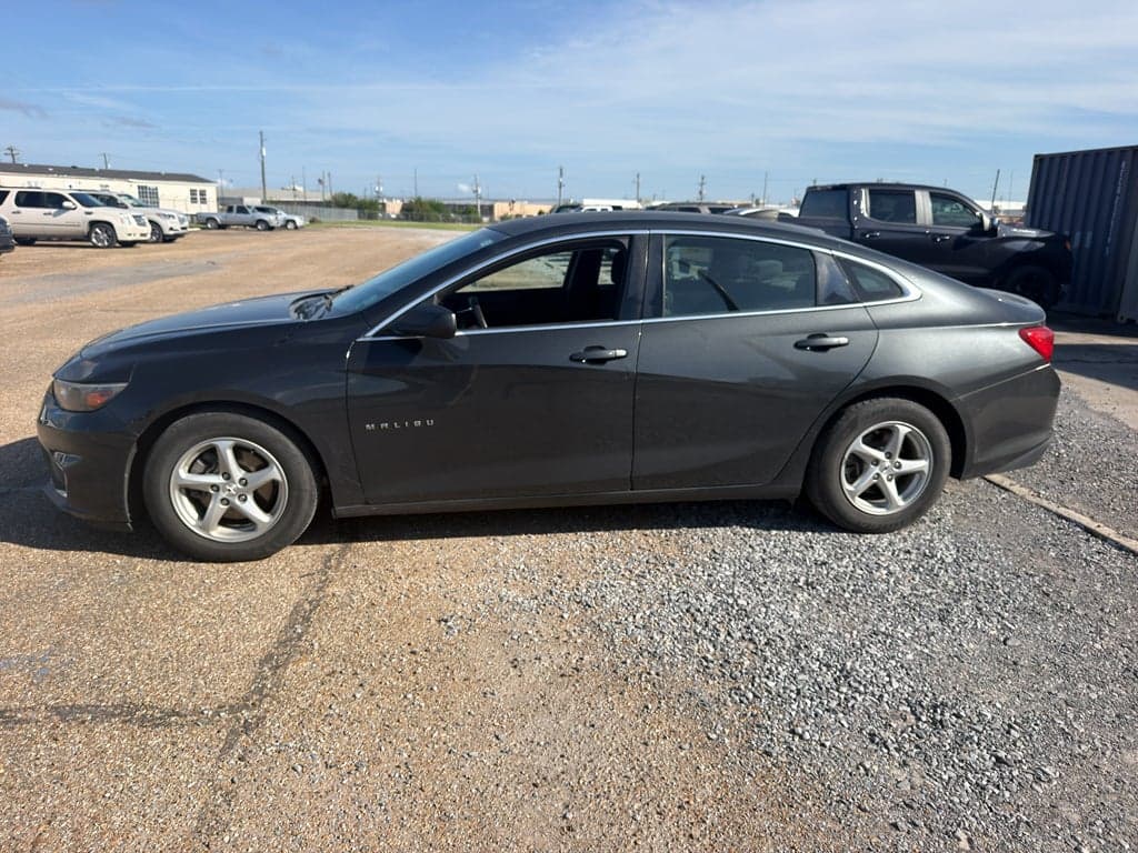 2017 Chevrolet Malibu LS — photo 1 of 5