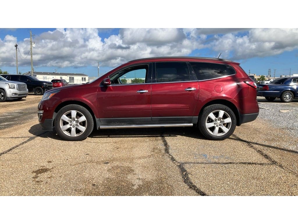 2017 Chevrolet Traverse LT — photo 1 of 5