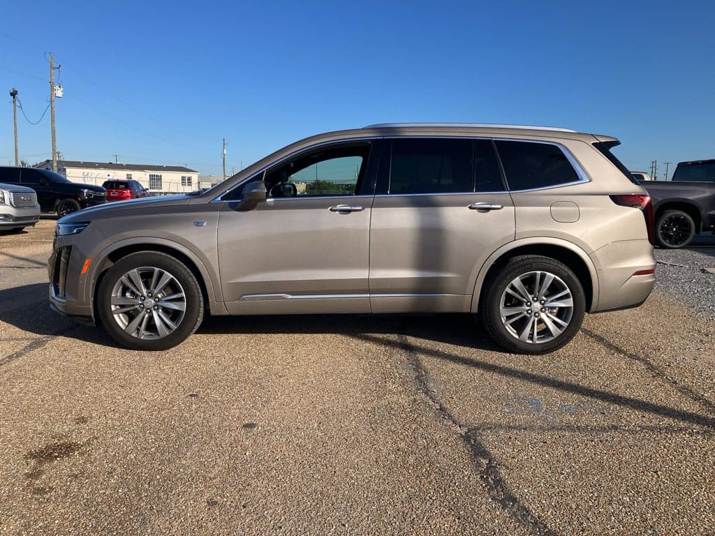 2022 Cadillac XT6 Premium Luxury — photo 1 of 5