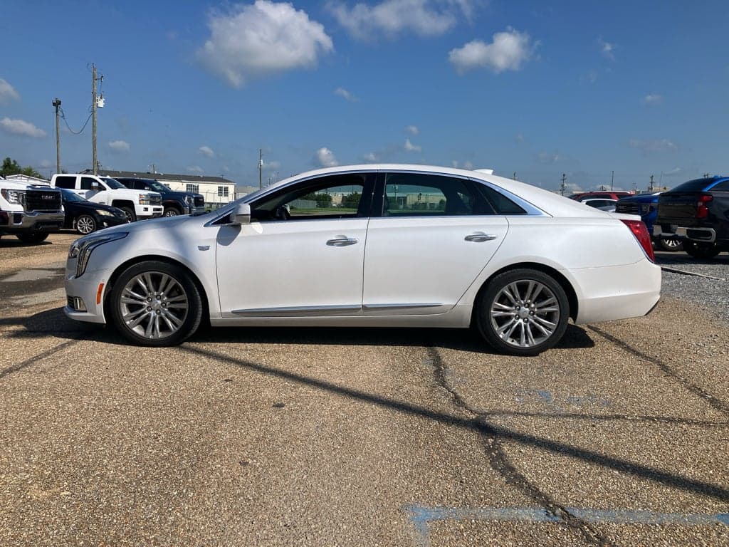 2018 Cadillac XTS Luxury — photo 1 of 5