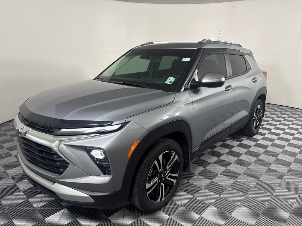 2025 Chevrolet Trailblazer LT — photo 1 of 32