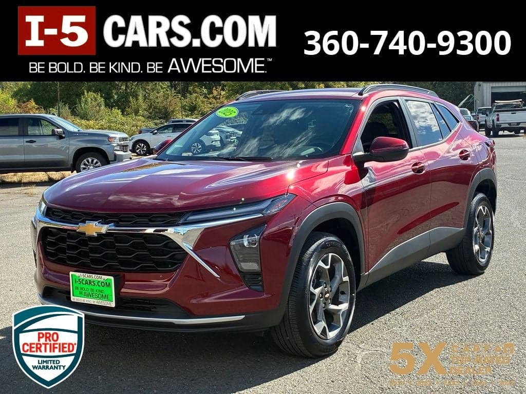 2025 Chevrolet Trax LT — photo 1 of 24