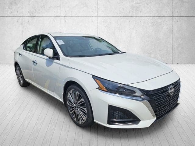 2023 Nissan Altima 2.5 SL — photo 1 of 14