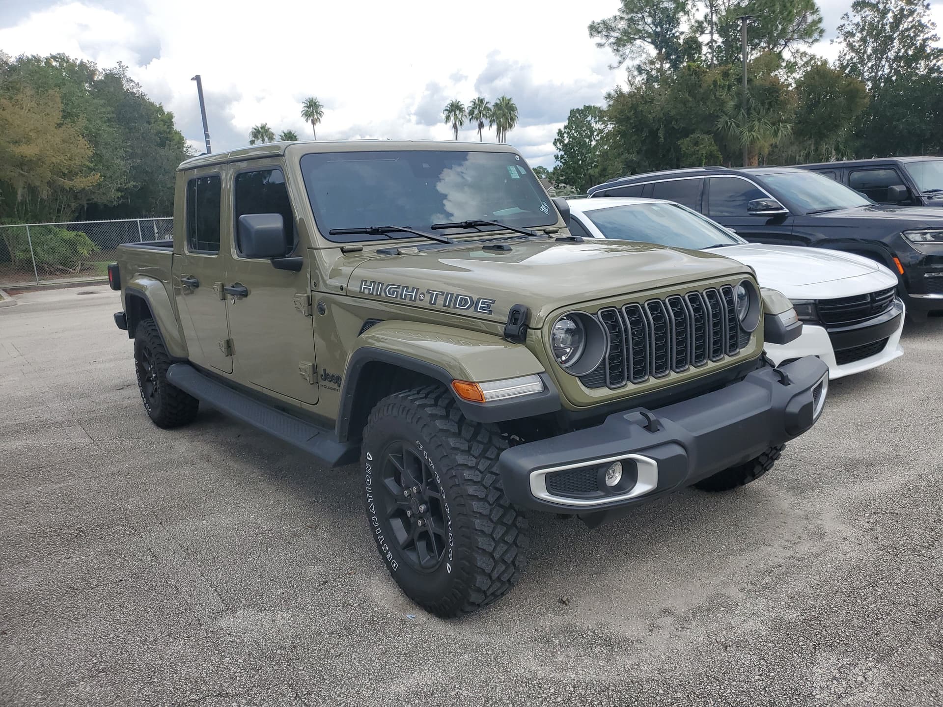 2025 Jeep Gladiator High Tide — photo 1 of 17