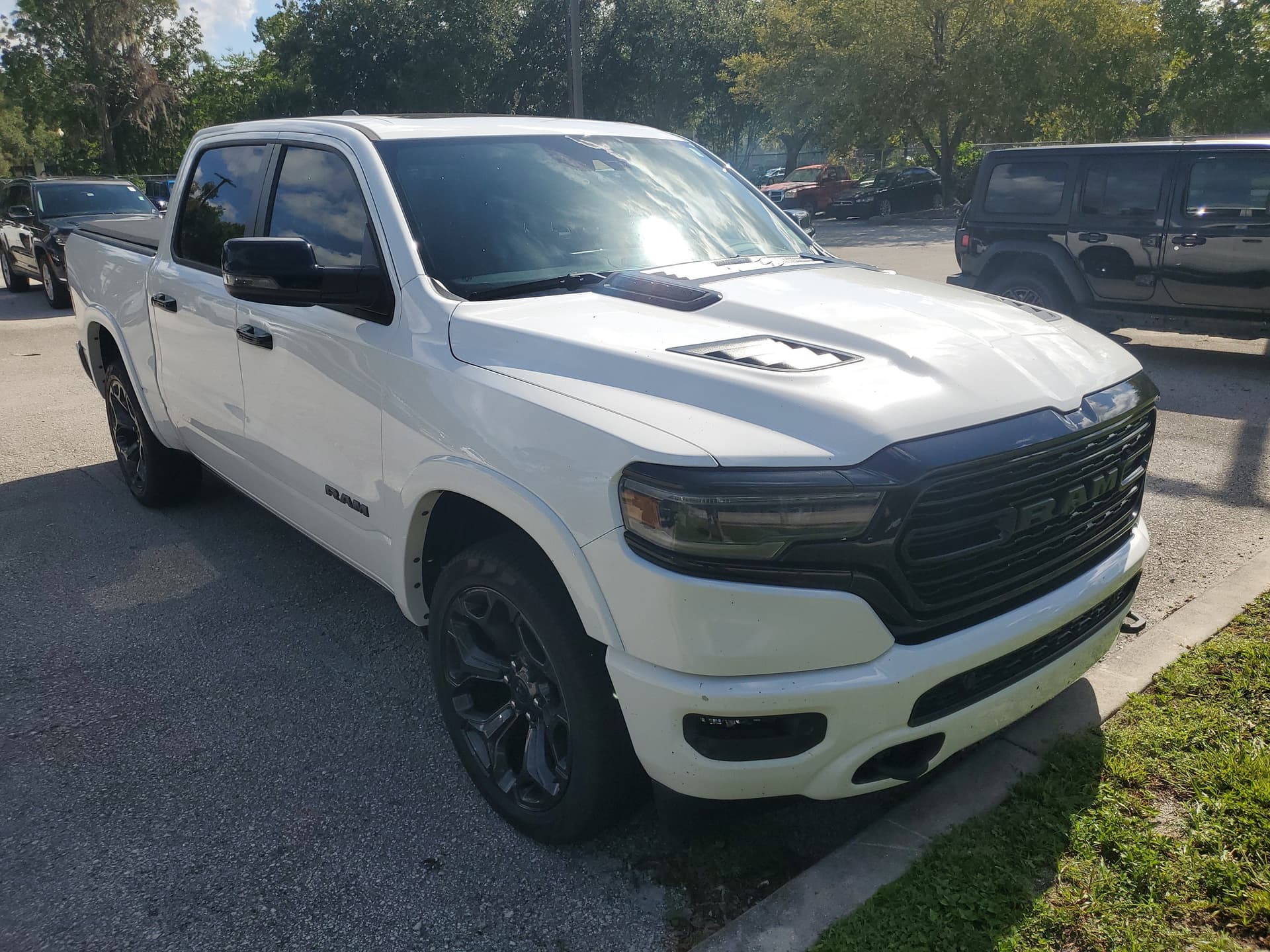 2023 RAM 1500 Limited — photo 1 of 18