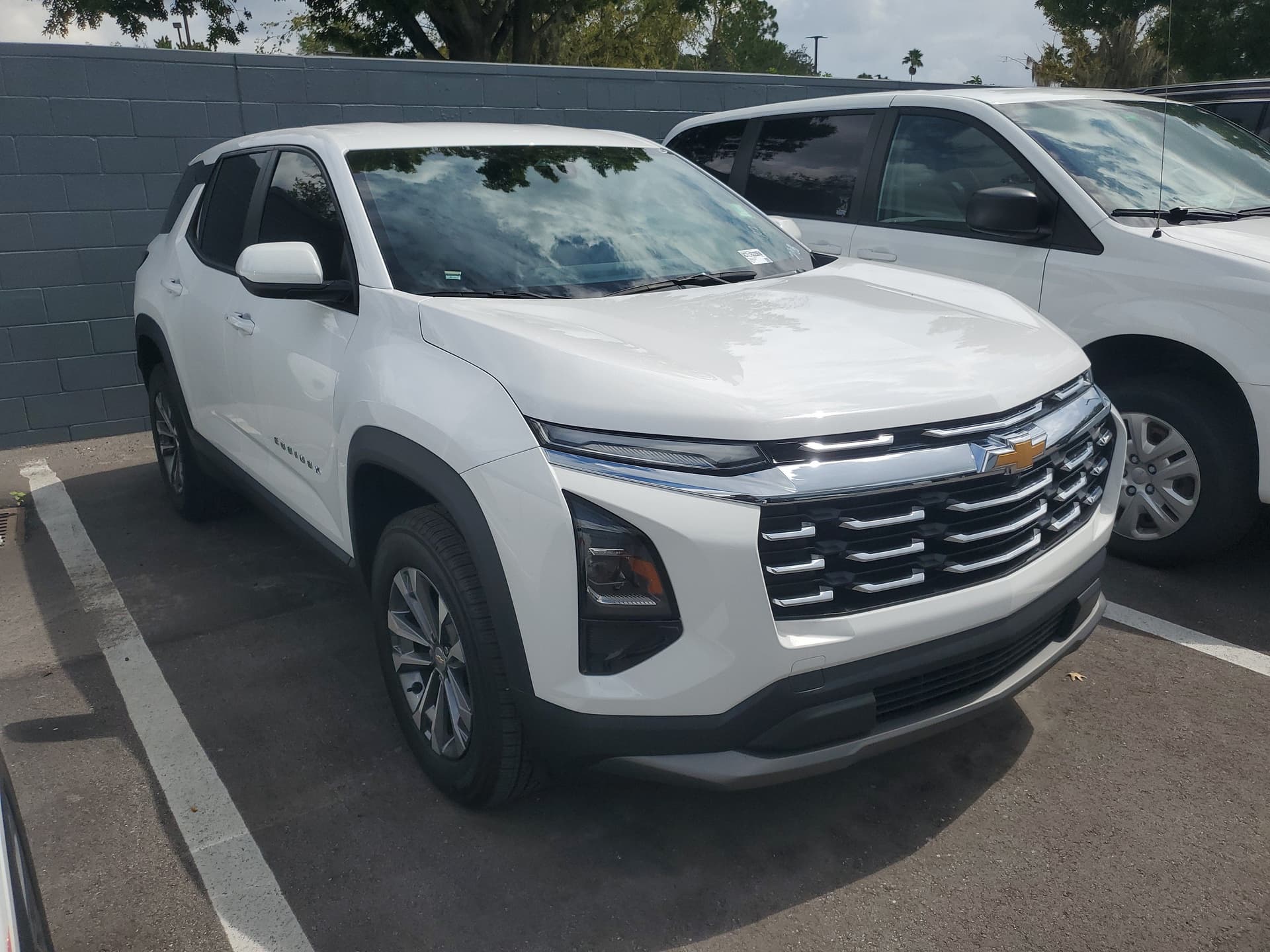 2026 Chevrolet Equinox FWD LT — photo 1 of 17