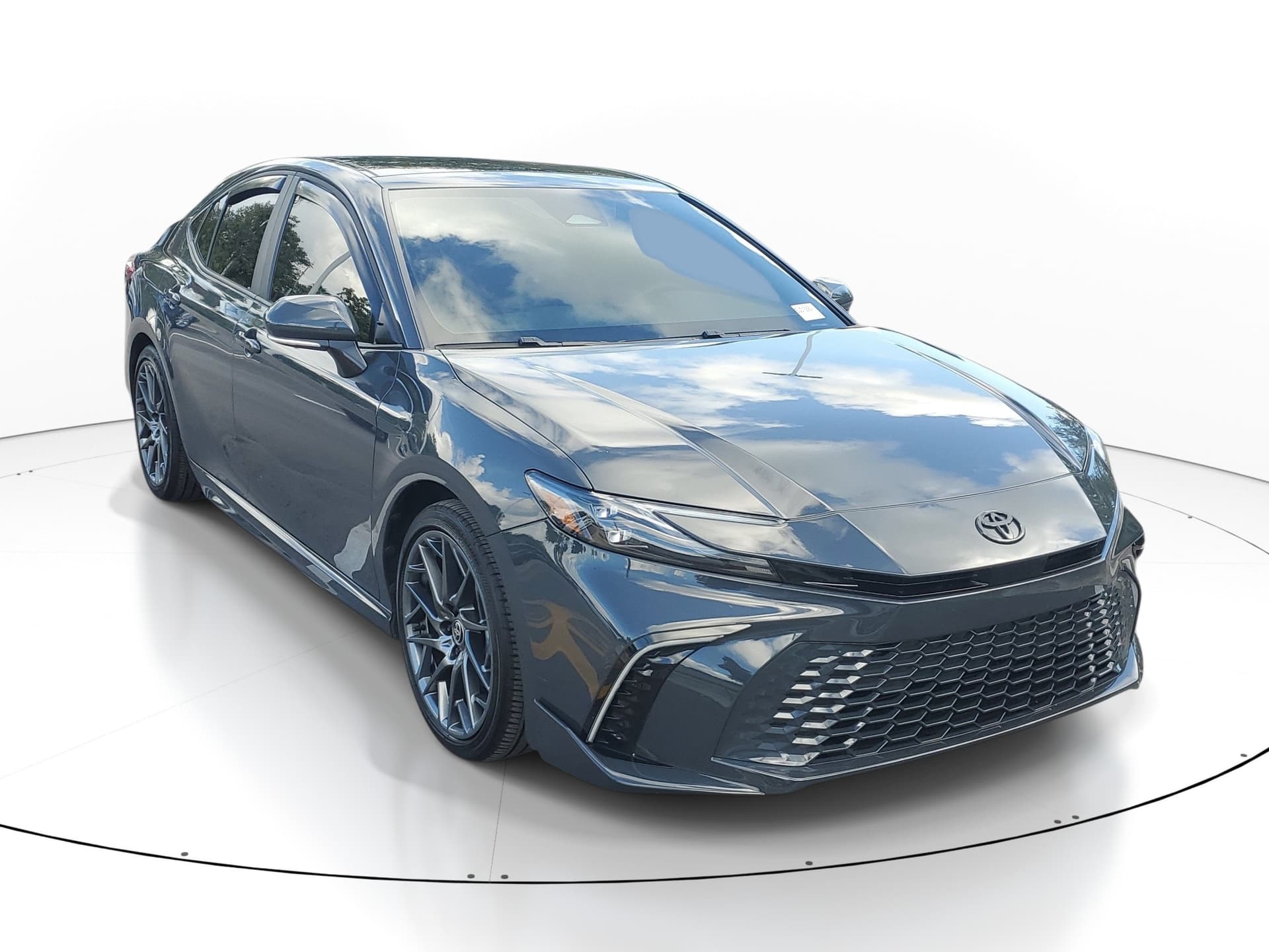2025 Toyota Camry LE — photo 1 of 38