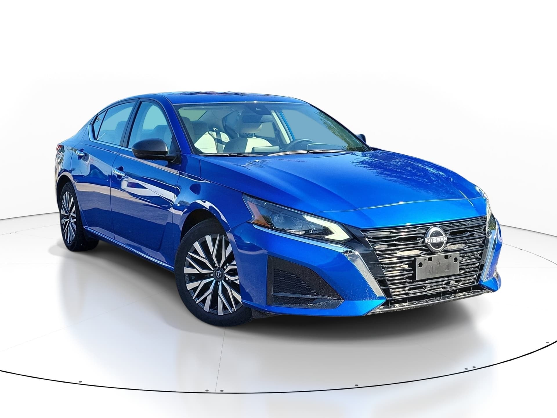 2025 Nissan Altima SV — photo 1 of 41