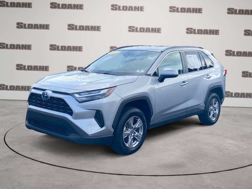 2024 Toyota RAV4 Hybrid XLE — photo 1 of 33