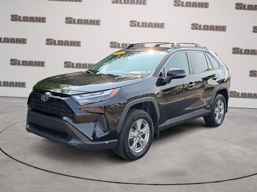 2024 Toyota RAV4 Hybrid XLE — photo 1 of 60