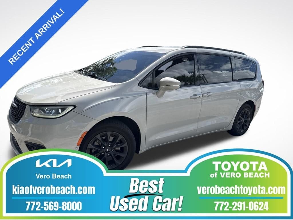 2021 Chrysler Pacifica Touring L — photo 1 of 10
