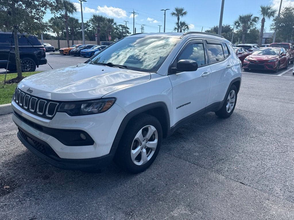 2022 Jeep Compass Latitude — photo 1 of 6