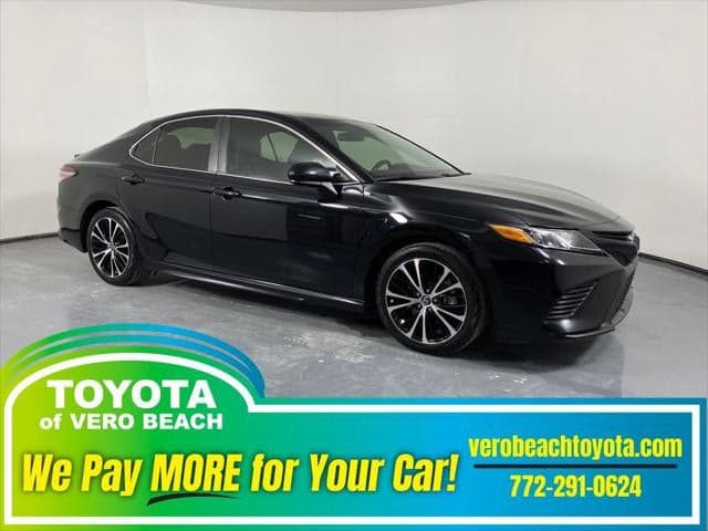 2018 Toyota Camry SE — photo 1 of 27