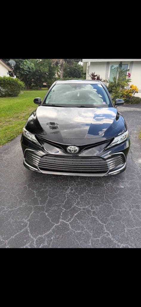 2022 Toyota Camry LE — photo 1 of 14