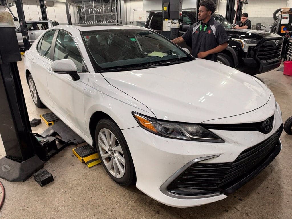 2024 Toyota Camry LE — photo 1 of 8