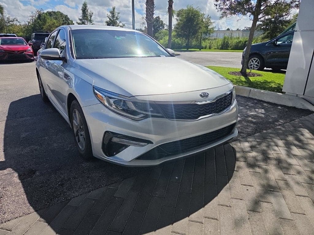 2019 Kia Optima LX — photo 1 of 5