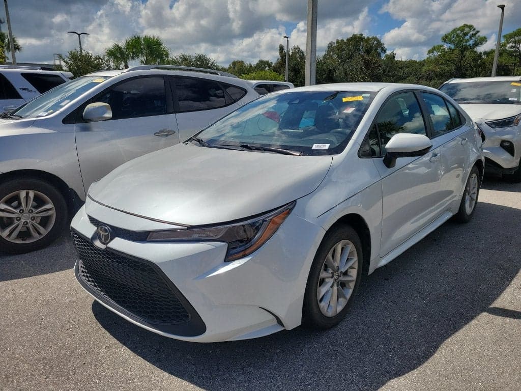 2022 Toyota Corolla LE — photo 1 of 9