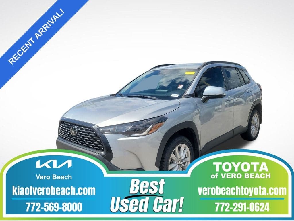 2024 Toyota Corolla Cross LE — photo 1 of 21