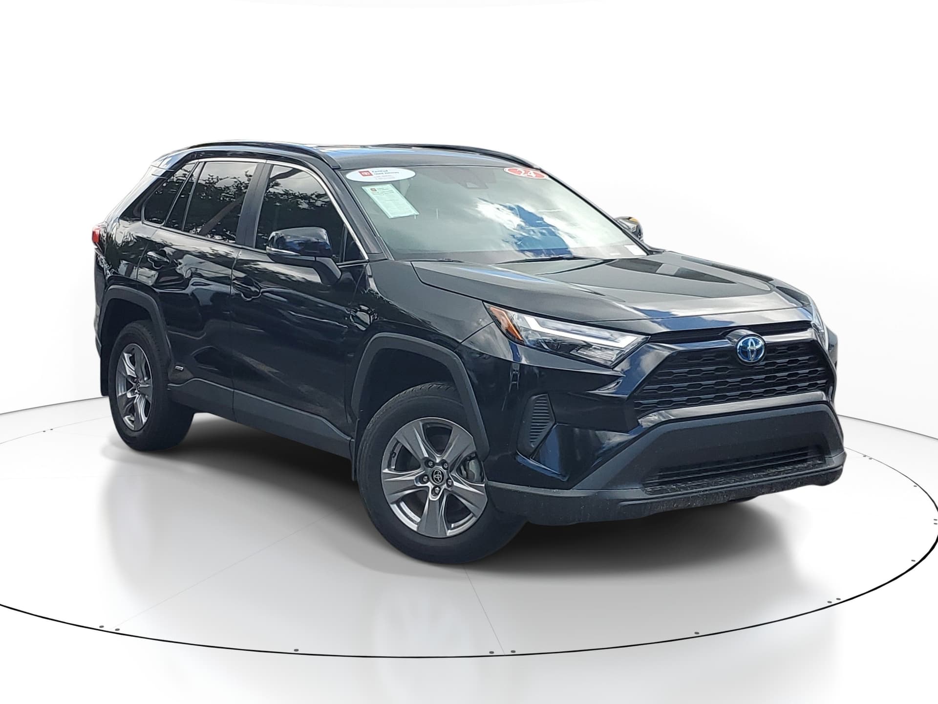 2024 Toyota RAV4 Hybrid XLE — photo 1 of 62