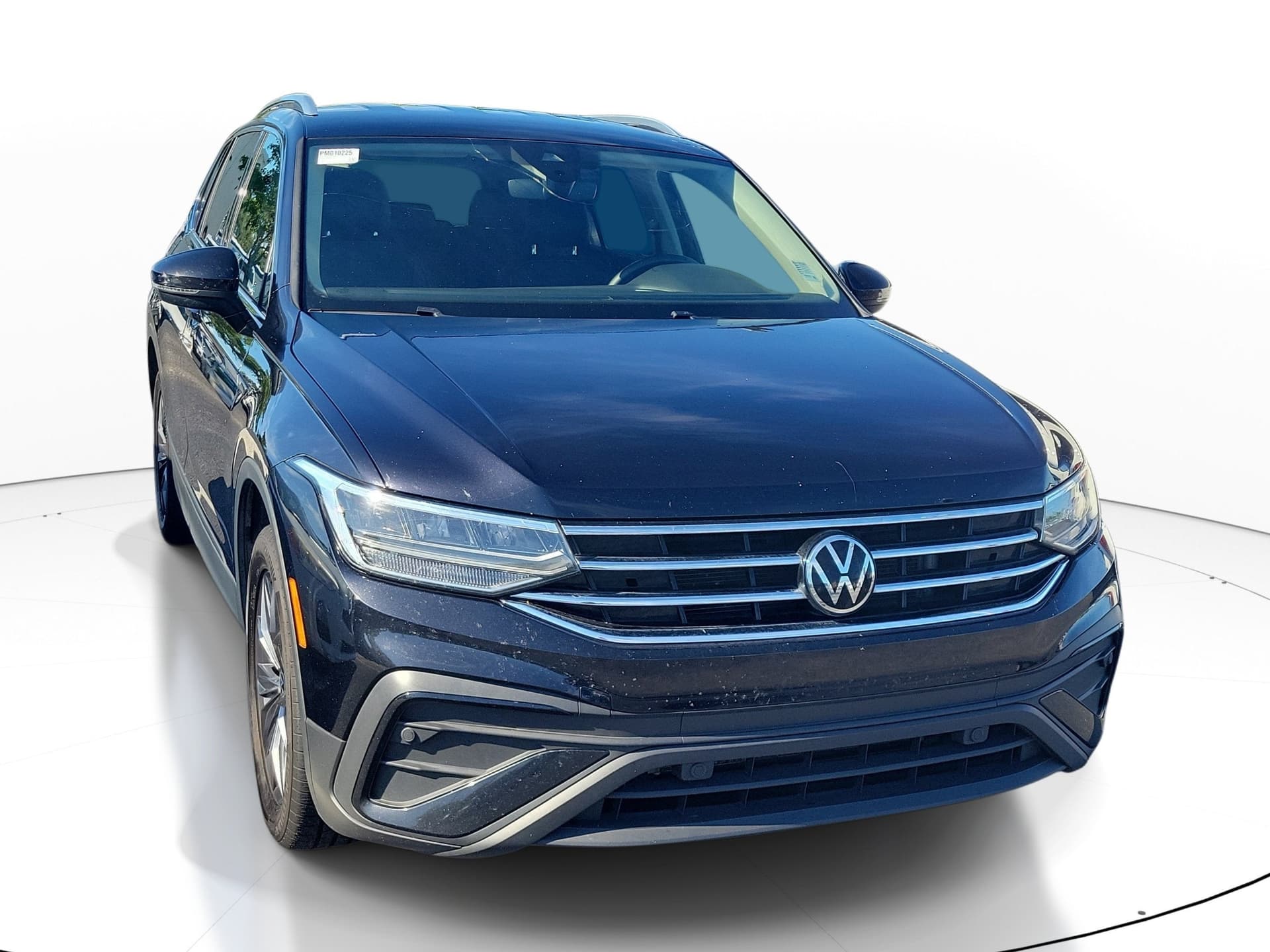 2023 Volkswagen Tiguan SE — photo 1 of 22