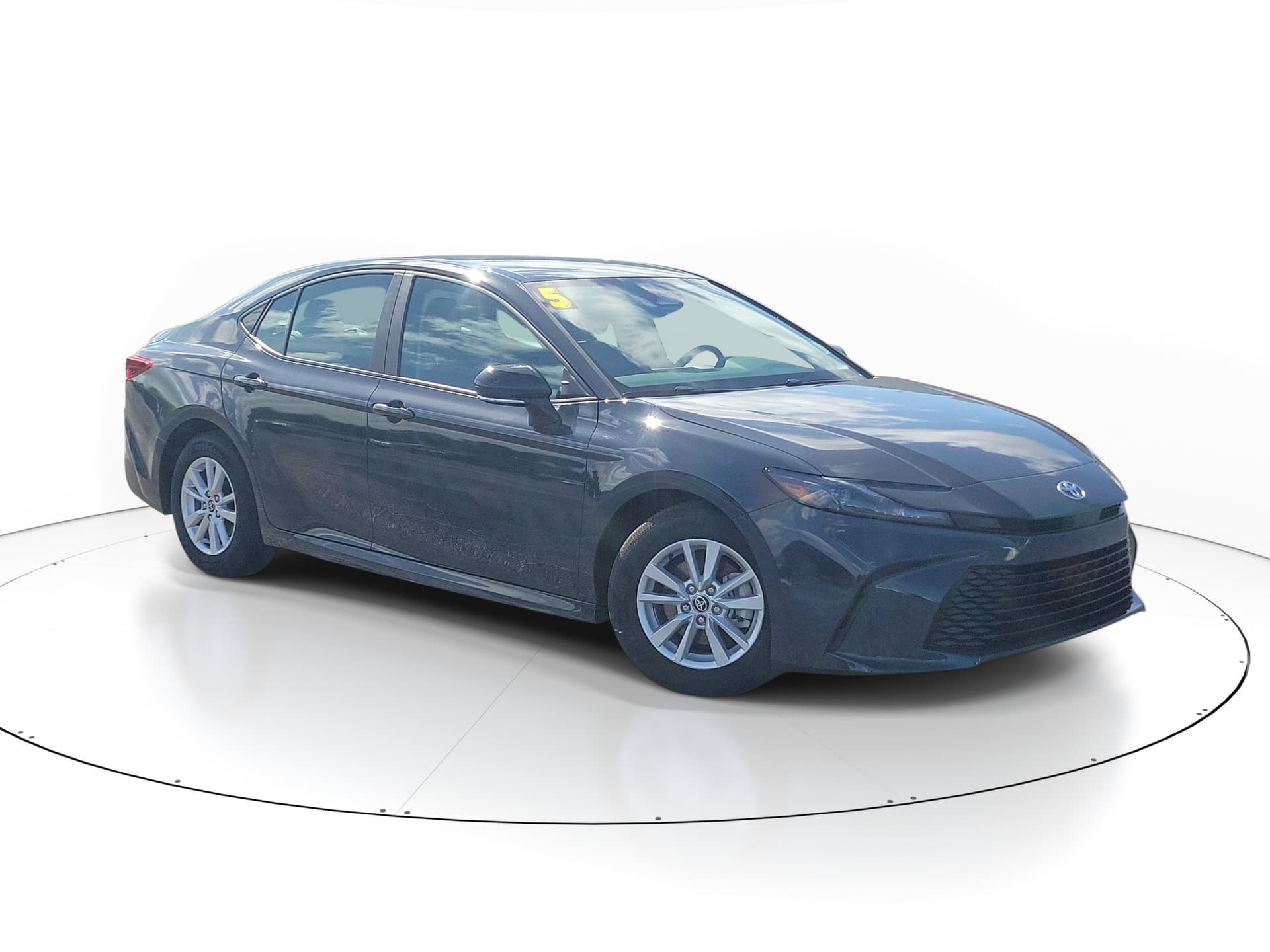2025 Toyota Camry LE — photo 1 of 60