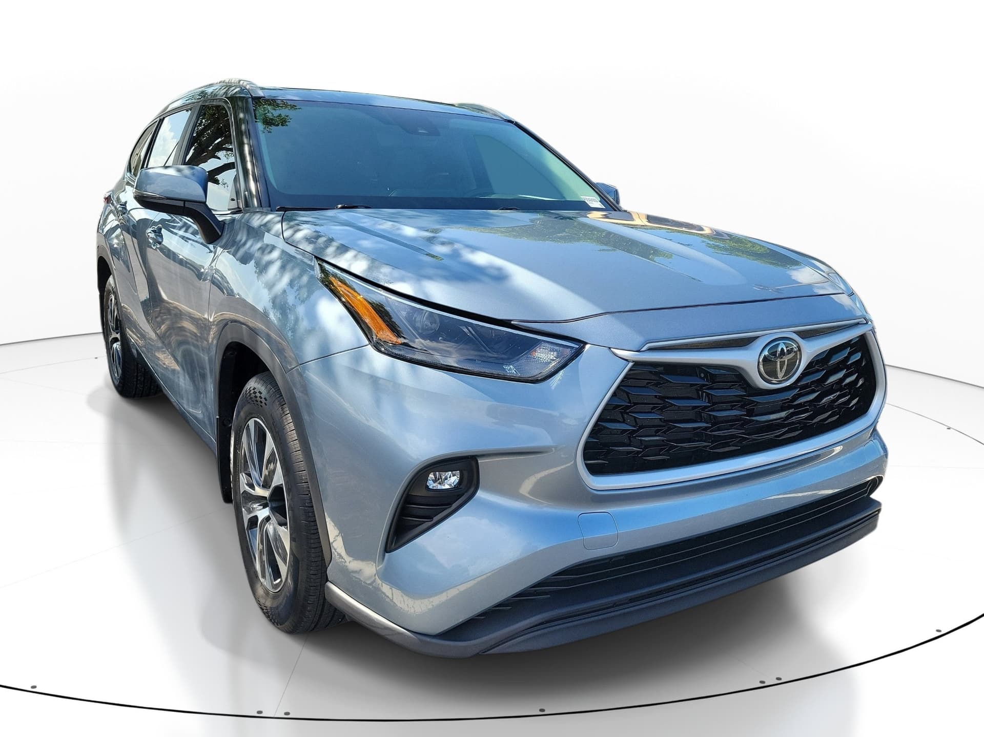2023 Toyota Highlander XLE — photo 1 of 5