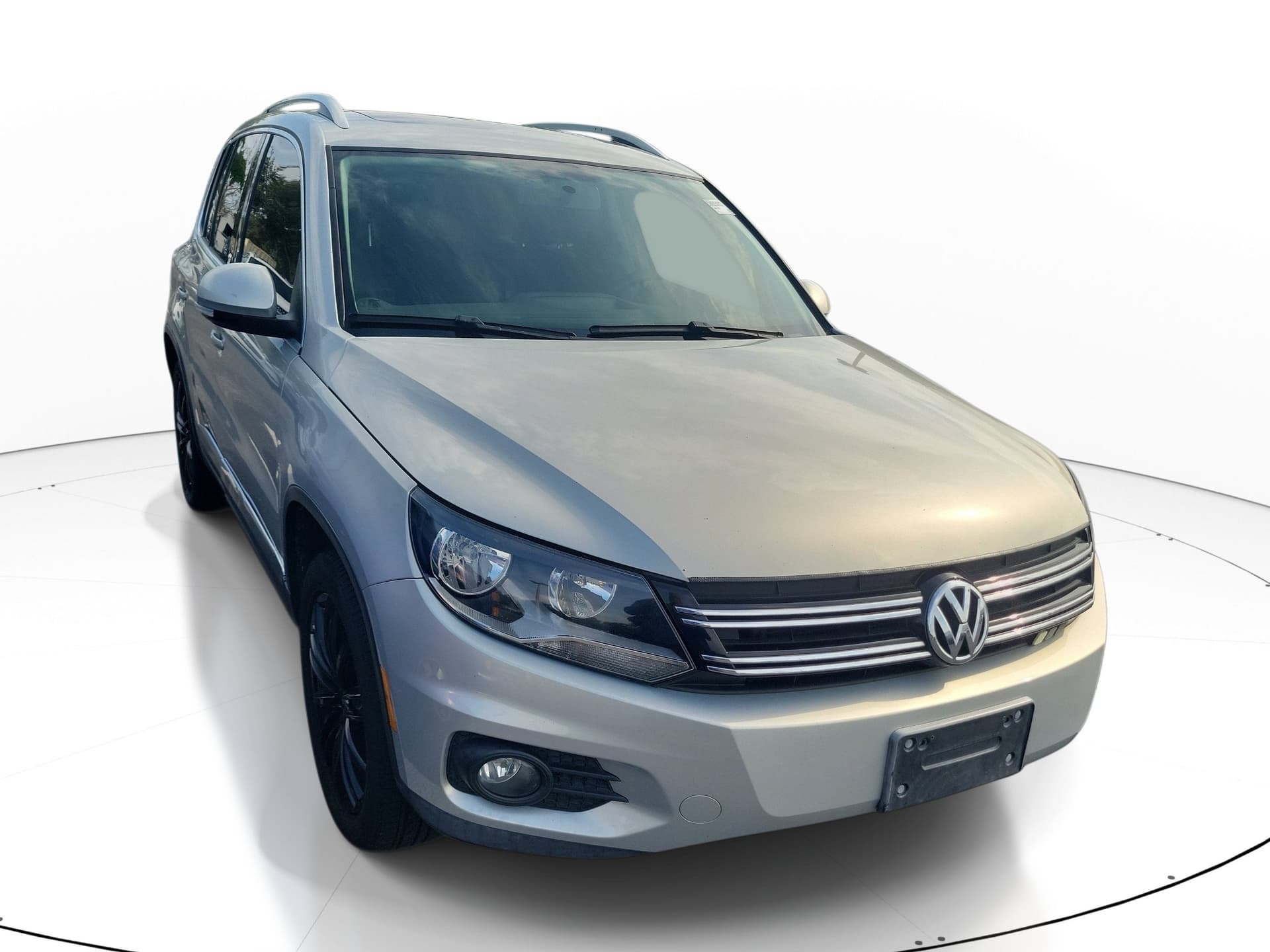 2012 Volkswagen Tiguan S — photo 1 of 20