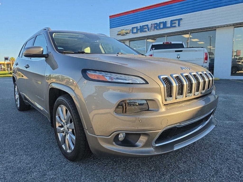 2017 Jeep Cherokee Overland — photo 1 of 5