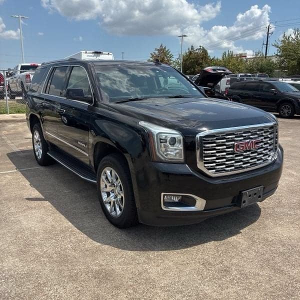 2018 GMC Yukon Denali — photo 1 of 10