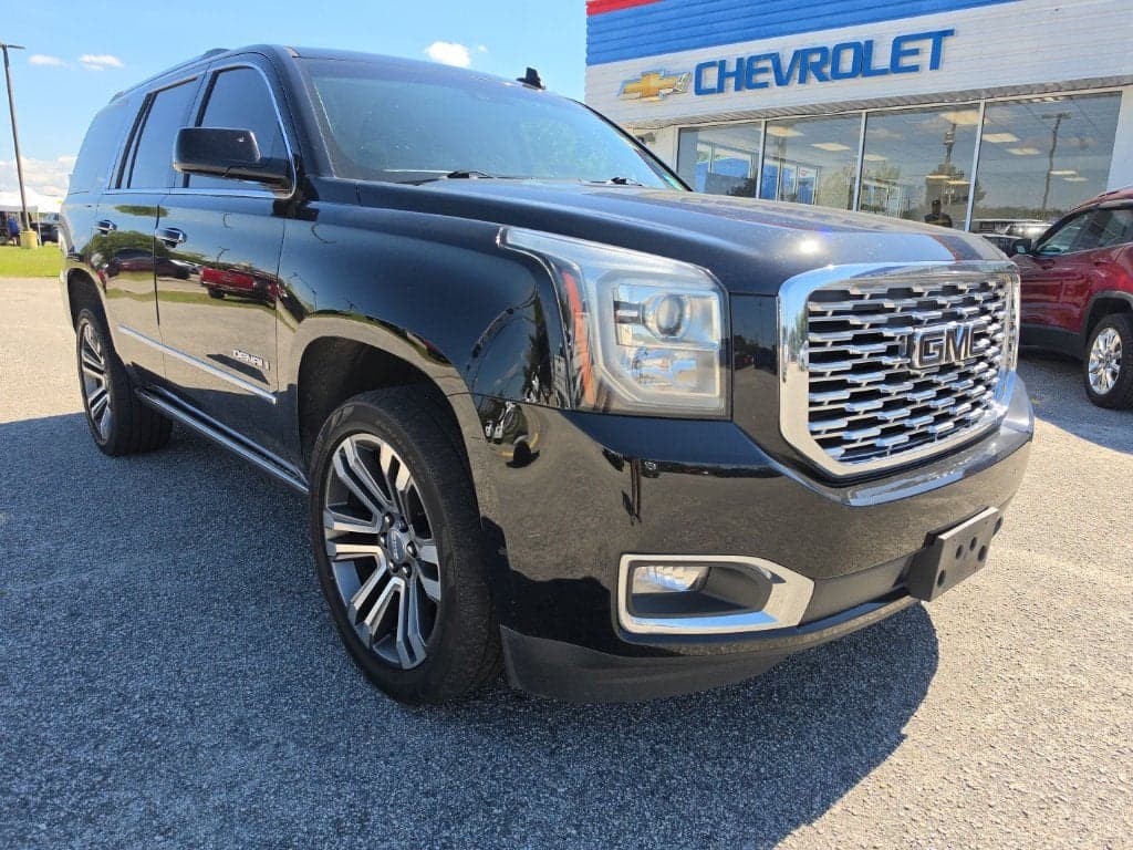 2019 GMC Yukon Denali — photo 1 of 10