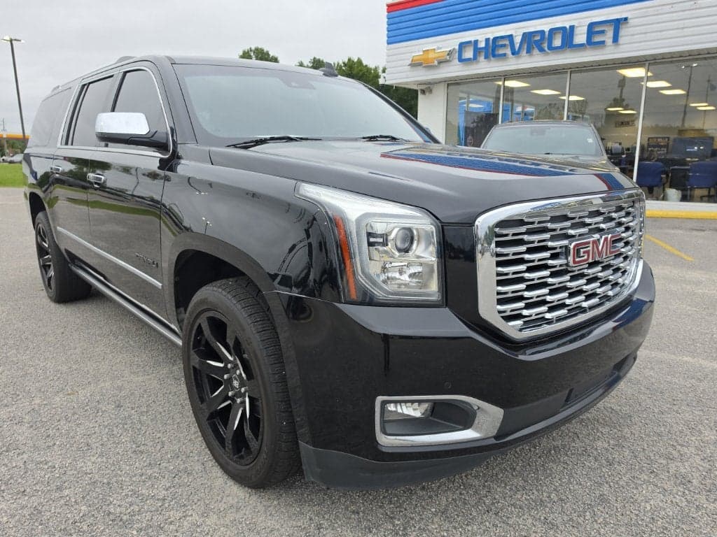 2019 GMC Yukon XL Denali — photo 1 of 10