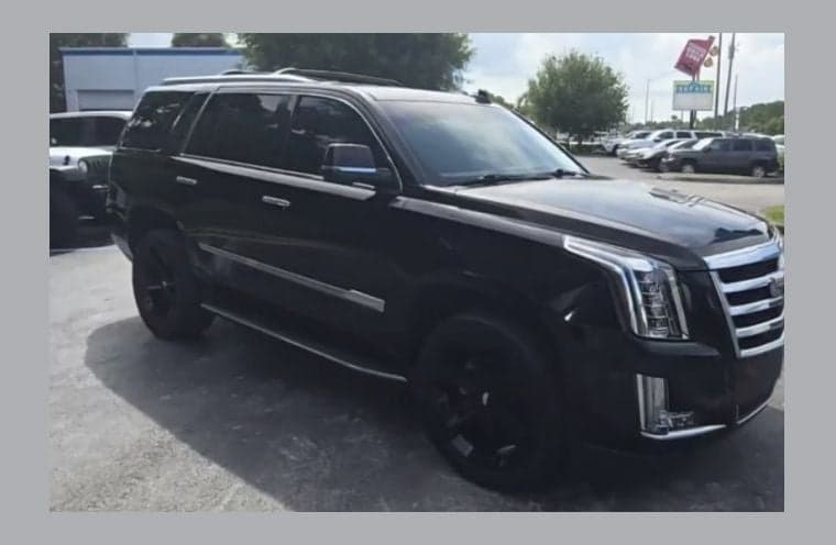 2019 Cadillac Escalade Luxury — photo 1 of 9