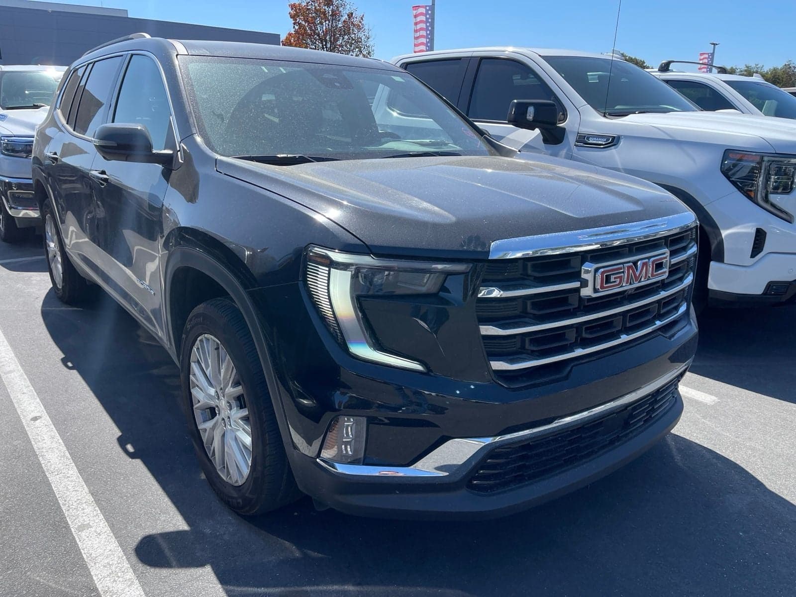 2026 GMC Acadia FWD Elevation — photo 1 of 19
