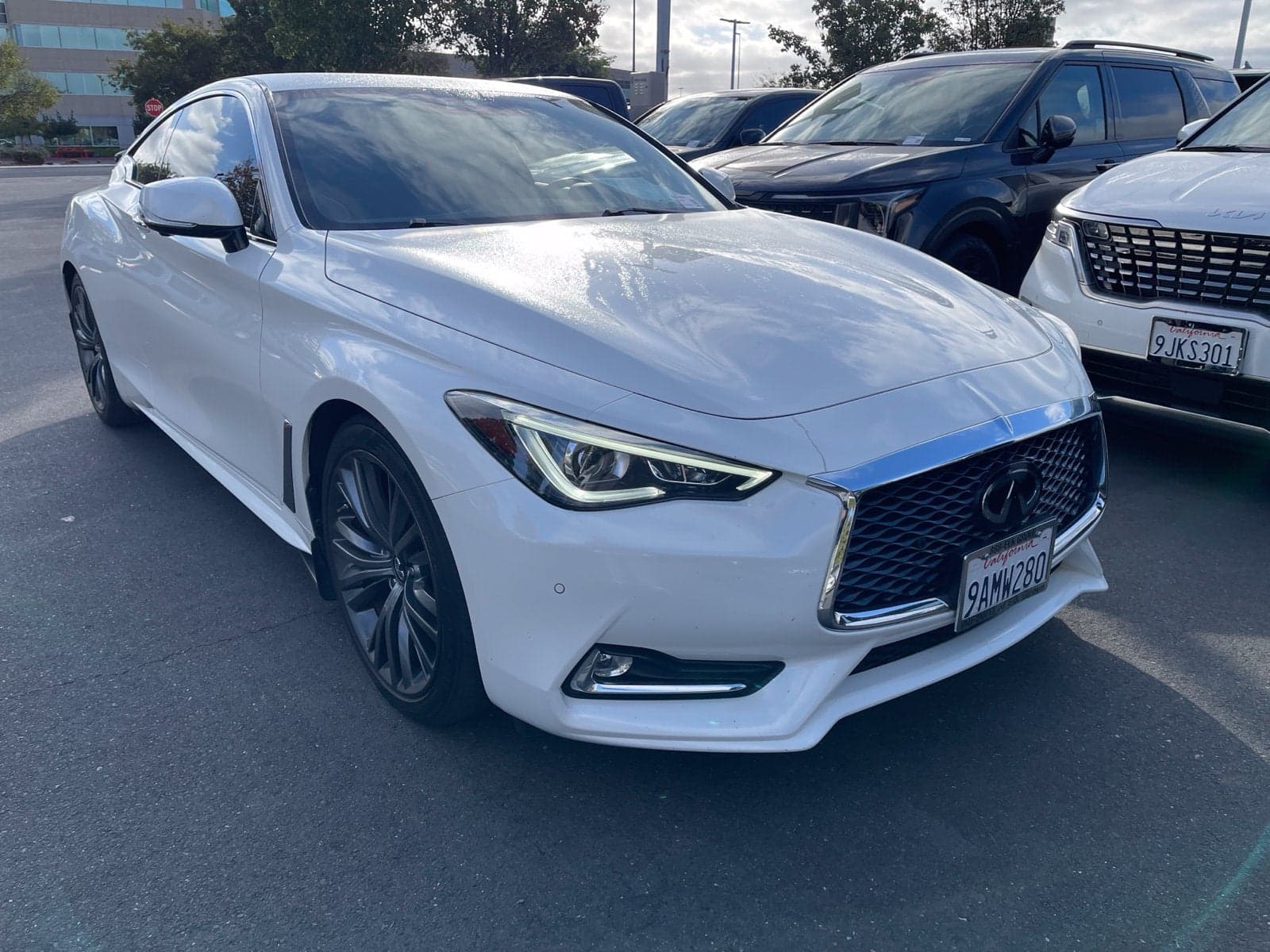 2022 INFINITI Q60 LUXE — photo 1 of 5