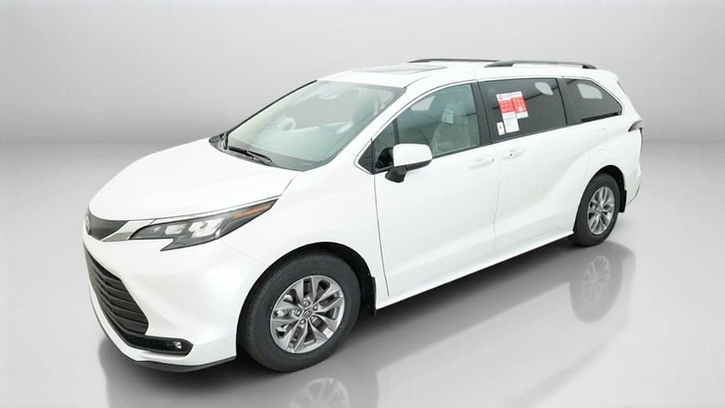 2026 Toyota Sienna XLE — photo 1 of 5