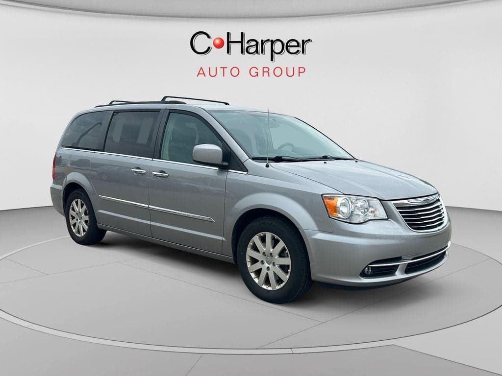 2015 Chrysler Town & Country Touring — photo 1 of 22