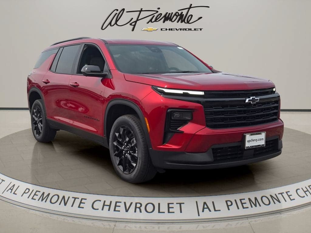 2026 Chevrolet Traverse LT — photo 1 of 34