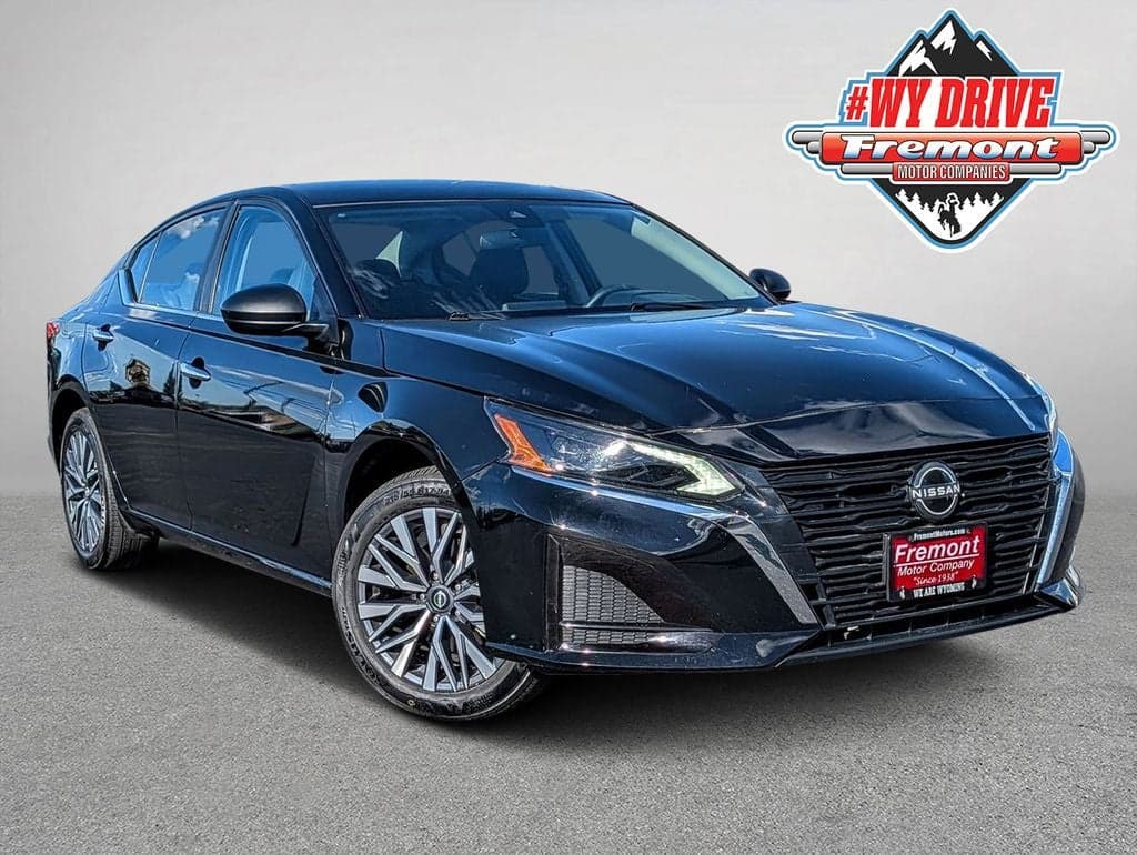 2025 Nissan Altima SV — photo 1 of 44