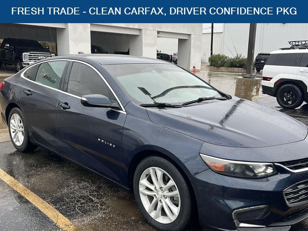 2017 Chevrolet Malibu LT — photo 1 of 4