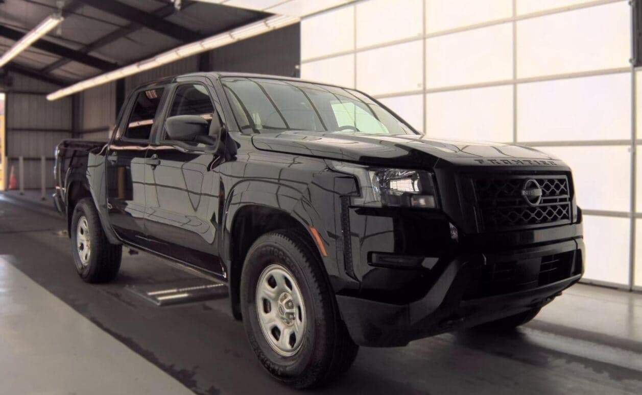 2022 Nissan Frontier S — photo 1 of 5