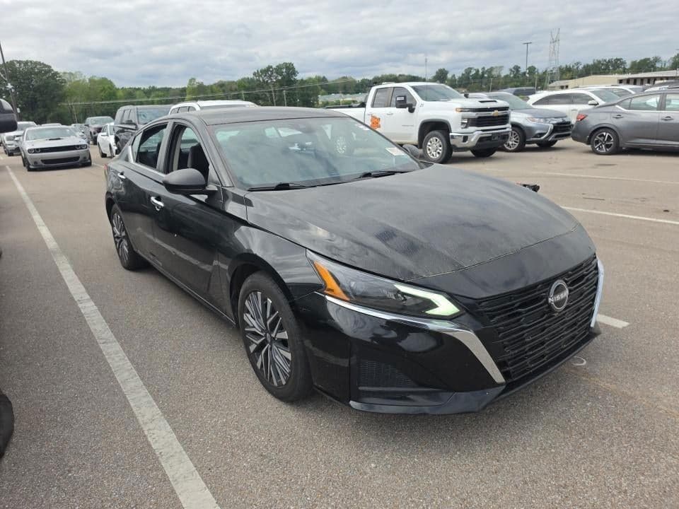 2024 Nissan Altima 2.5 SV — photo 1 of 11