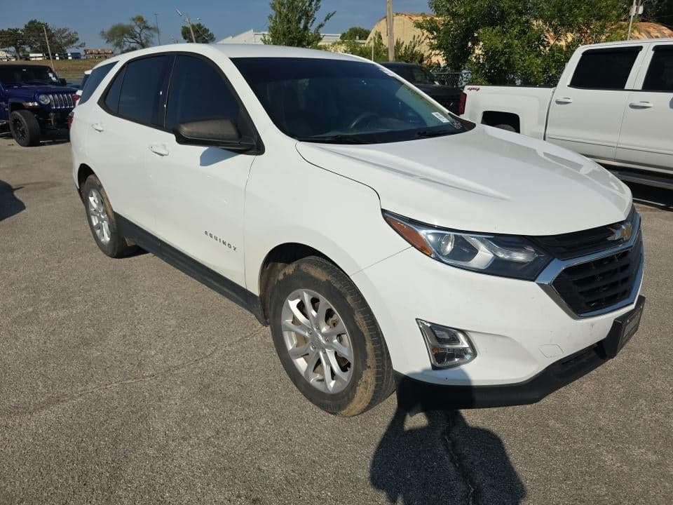 2019 Chevrolet Equinox LS — photo 1 of 12