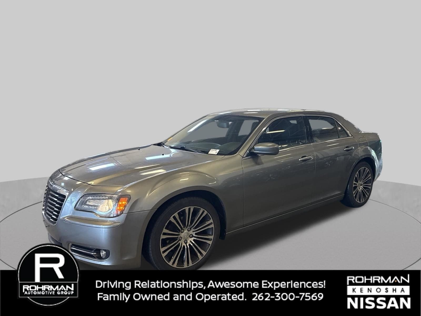 2012 Chrysler 300 S — photo 1 of 28
