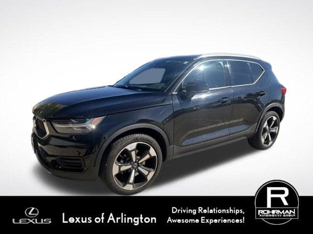 2020 Volvo XC40 Momentum — photo 1 of 22